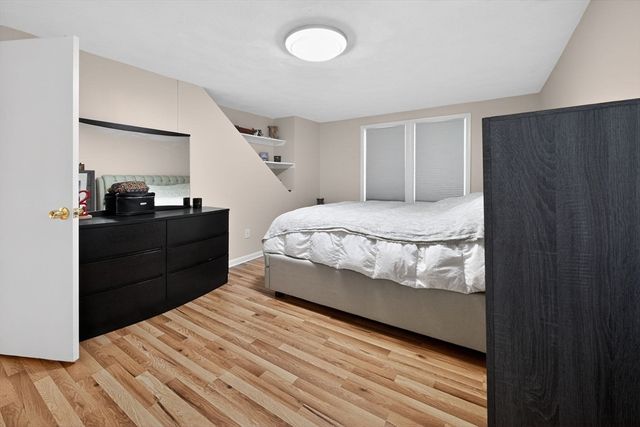 74 Alandale Pkwy, Norwood, MA 02062