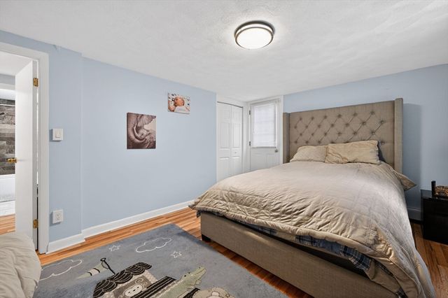 74 Alandale Pkwy, Norwood, MA 02062