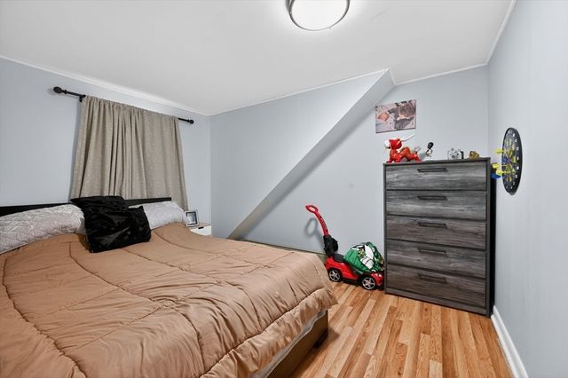 74 Alandale Pkwy, Norwood, MA 02062