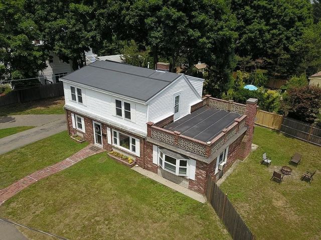 74 Alandale Pkwy, Norwood, MA 02062