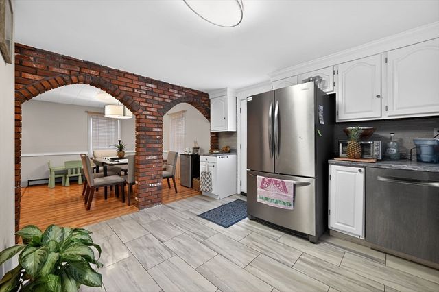 74 Alandale Pkwy, Norwood, MA 02062