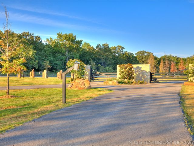 22 Falcon Tree Loop, Eufaula, OK 74432