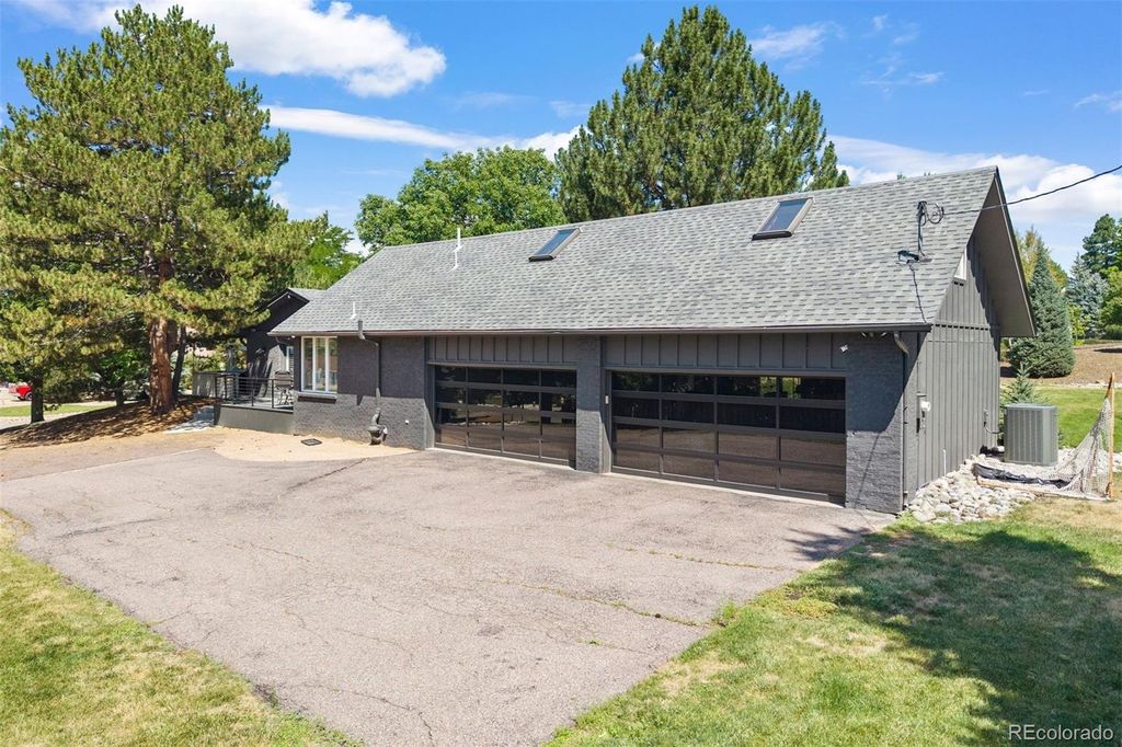 Image 4 of property listing at 5700 S Ivy Street, Greenwood Village, CO 80111