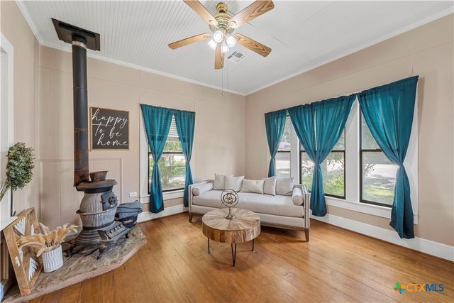 308 S Reagan Street, West, TX 76691