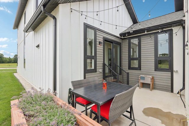 4238 E Lake Vista BOULEVARD, Oak Creek, WI 53154