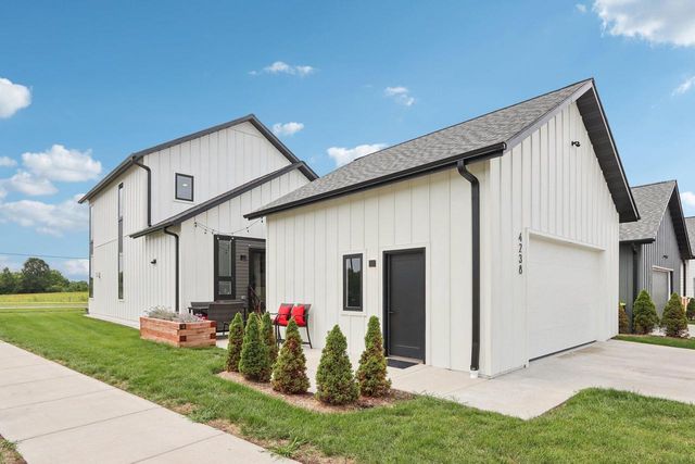 4238 E Lake Vista BOULEVARD, Oak Creek, WI 53154