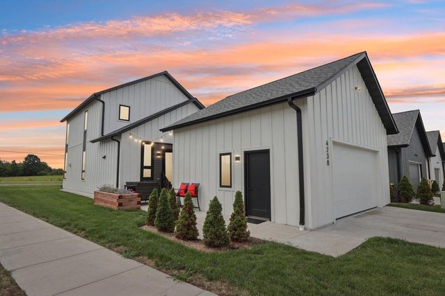 4238 E Lake Vista BOULEVARD, Oak Creek, WI 53154