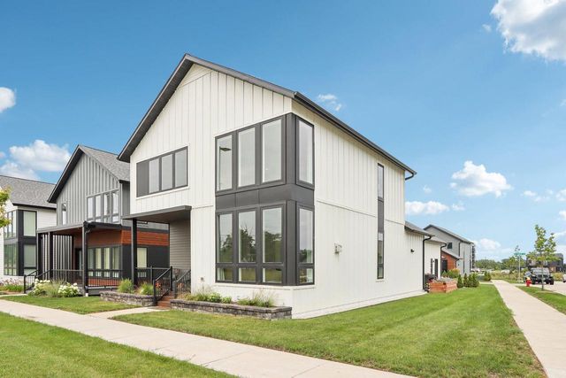 4238 E Lake Vista BOULEVARD, Oak Creek, WI 53154