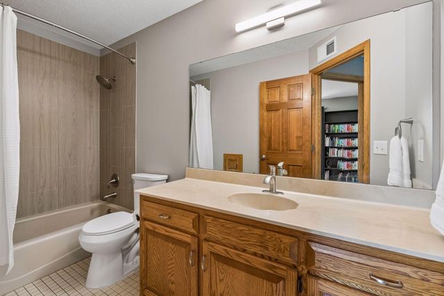 4215 Juneau Lane N, Plymouth, MN 55446