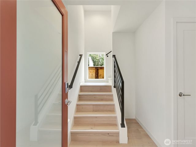 1413 B N 48th Street, Seattle, WA 98103