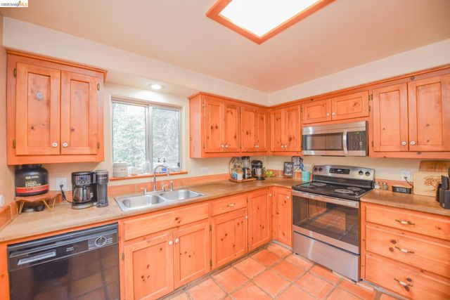 24132 Awahanee Rd, Sonora, CA 95370