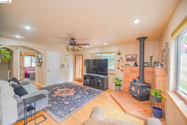 24132 Awahanee Rd, Sonora, CA 95370