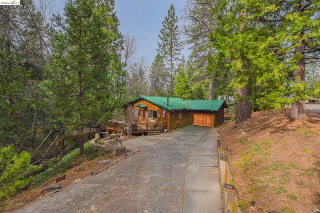 24132 Awahanee Rd, Sonora, CA 95370