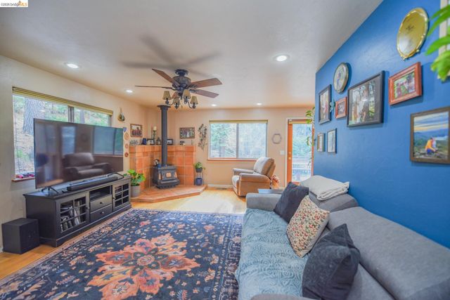 24132 Awahanee Rd, Sonora, CA 95370