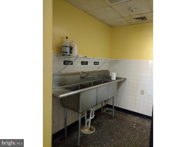1115 N BLACK HORSE PIKE, Glendora, NJ 08029