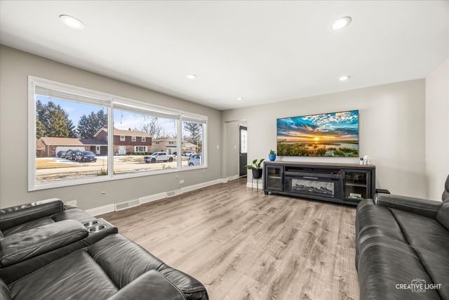 764 Scott Drive, Elgin, IL 60123