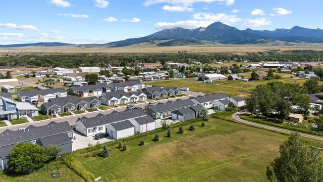 402 Brookline Street B, Livingston, MT 59047