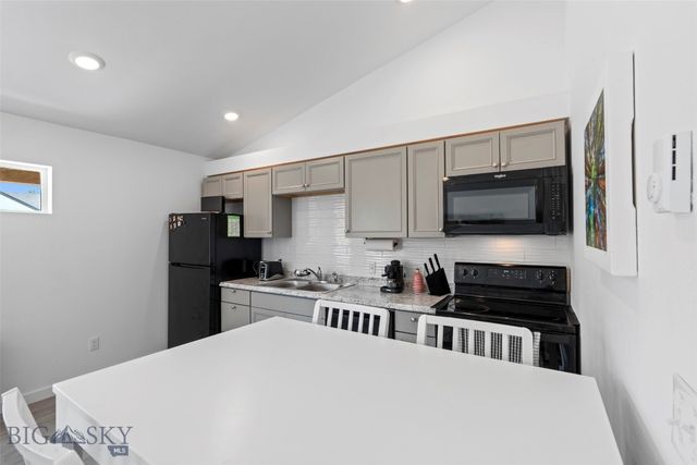 402 Brookline Street B, Livingston, MT 59047