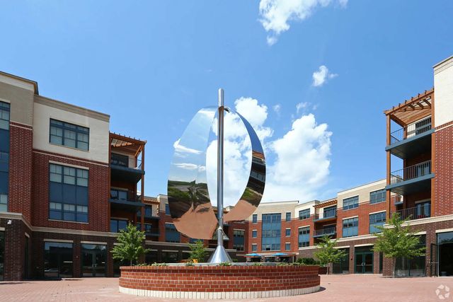 1 N Main Street 311, Algonquin, IL 60102