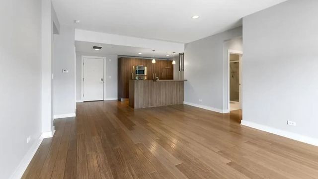 1 N Main Street 311, Algonquin, IL 60102