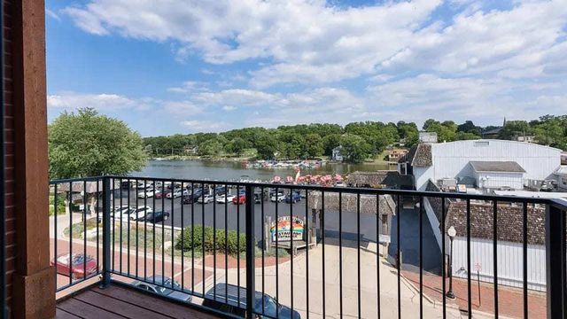 1 N Main Street 311, Algonquin, IL 60102