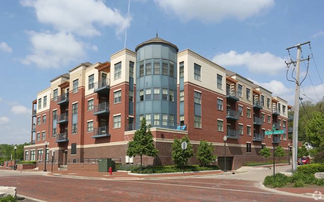 1 N Main Street 311, Algonquin, IL 60102