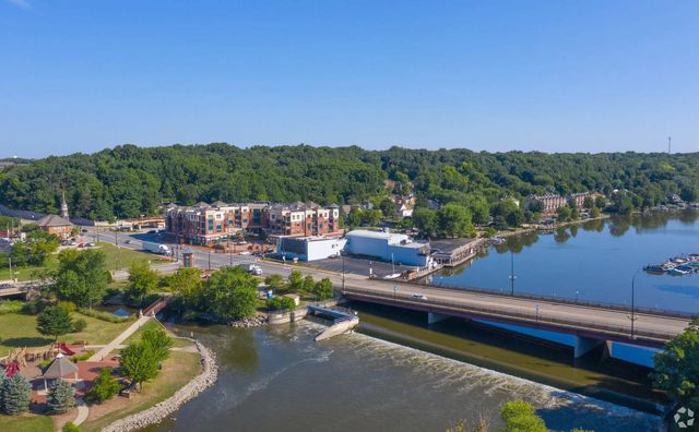 1 N Main Street 311, Algonquin, IL 60102