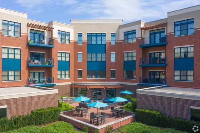 1 N Main Street 311, Algonquin, IL 60102