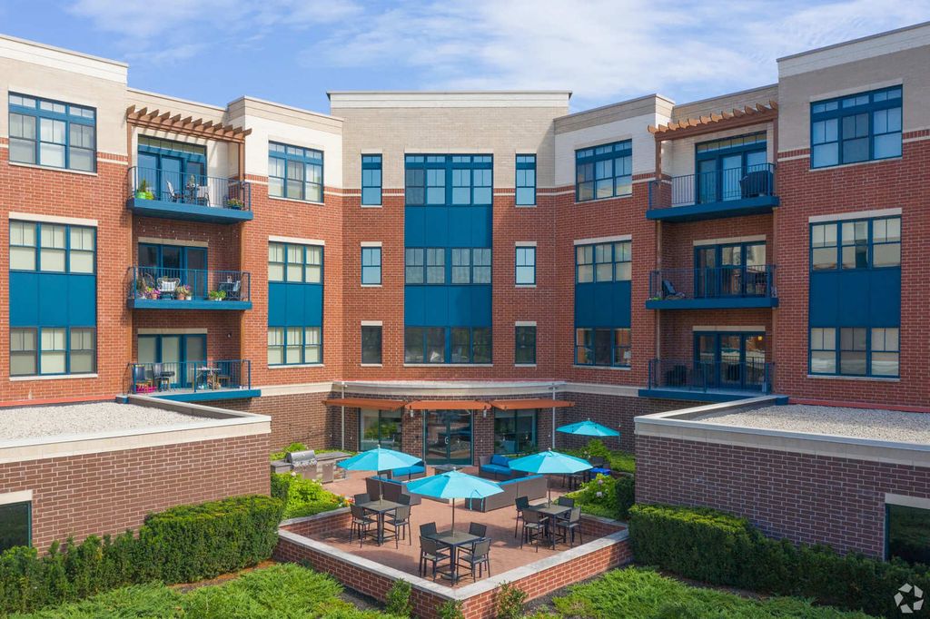 1 N Main Street 311, Algonquin, IL 60102