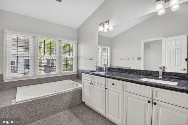 1169 REGAL OAK DR, Rockville, MD 20852