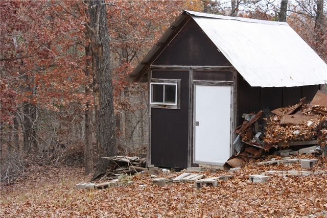 2516 Marion County 8001, Yellville, AR 72687