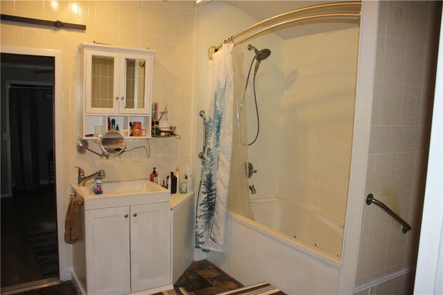 2516 Marion County 8001, Yellville, AR 72687