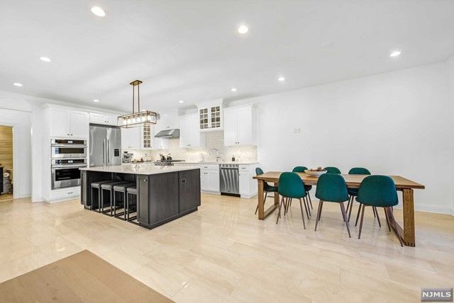 10 Silent Nest Way, Franklin Lakes, NJ 07417
