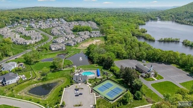 10 Silent Nest Way, Franklin Lakes, NJ 07417
