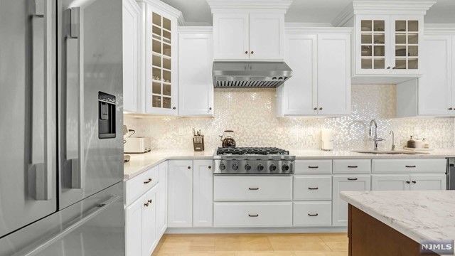 10 Silent Nest Way, Franklin Lakes, NJ 07417