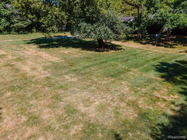 25690 W 14 MILE Road, Bloomfield Charter Township, MI 48301