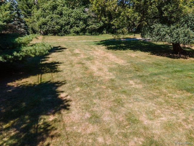 25690 W 14 MILE Road, Bloomfield Charter Township, MI 48301