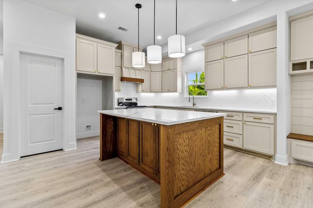 275 Hereford, Onalaska, TX 77360