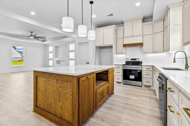 275 Hereford, Onalaska, TX 77360