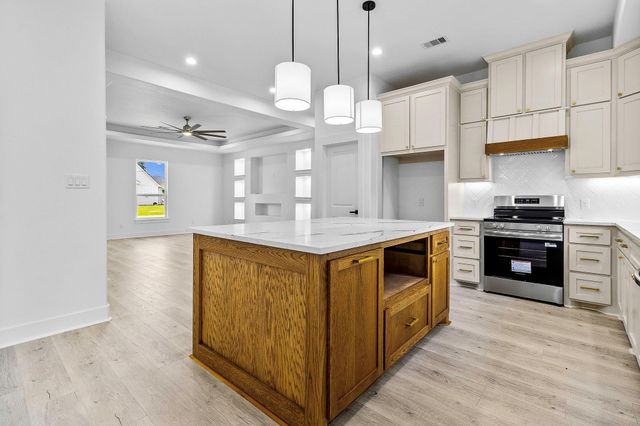 275 Hereford, Onalaska, TX 77360