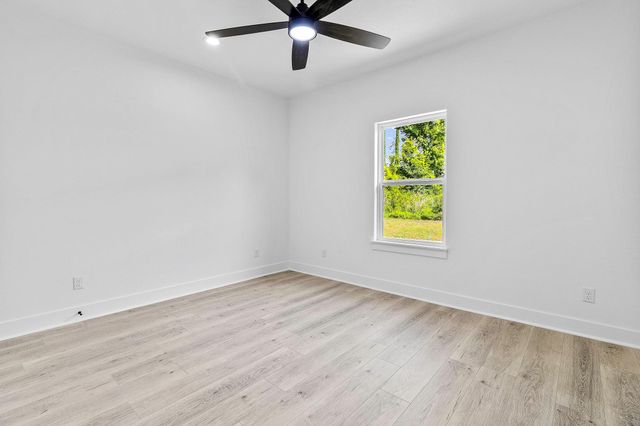 275 Hereford, Onalaska, TX 77360