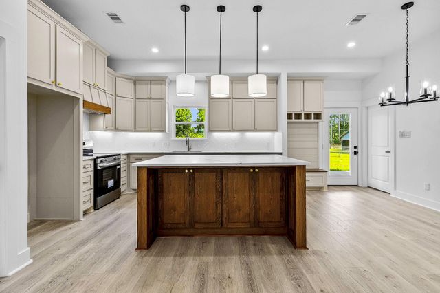275 Hereford, Onalaska, TX 77360
