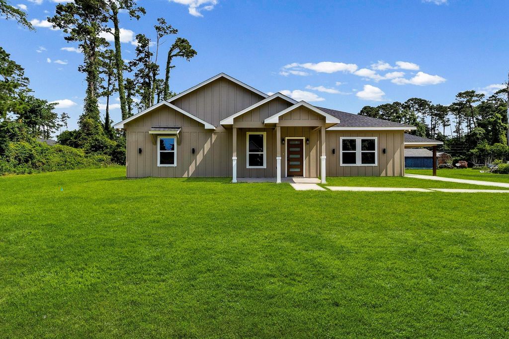 275 Hereford, Onalaska, TX 77360