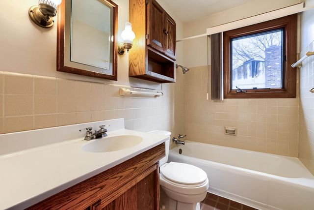 3662 Robin Lane, Minnetonka, MN 55305