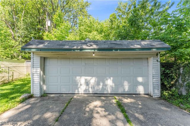 20051 Green Oak Drive, Euclid, OH 44117
