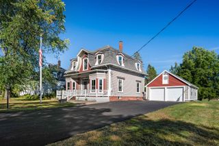 181 Main Street, Kingston, NH 03848