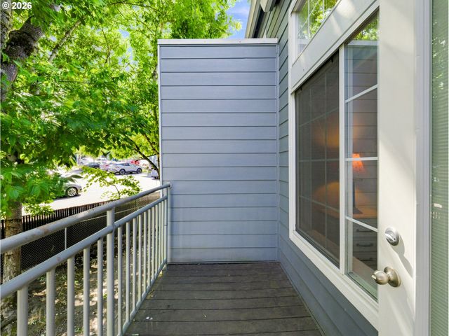 17516 Nw SPRINGVILLE Rd B6, Portland, OR 97229