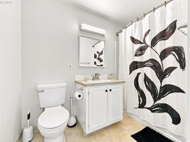 17516 Nw SPRINGVILLE Rd B6, Portland, OR 97229