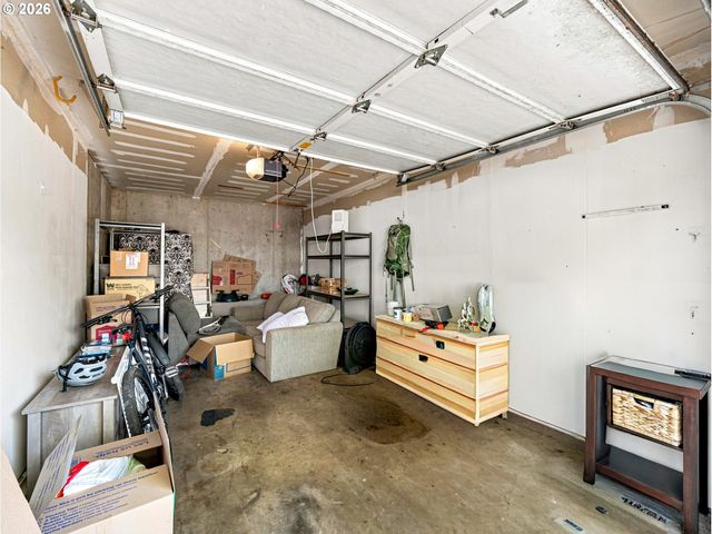 17516 Nw SPRINGVILLE Rd B6, Portland, OR 97229