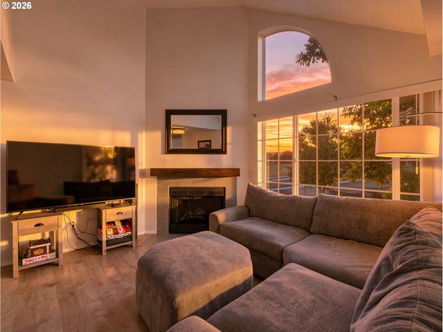 17516 Nw SPRINGVILLE Rd B6, Portland, OR 97229